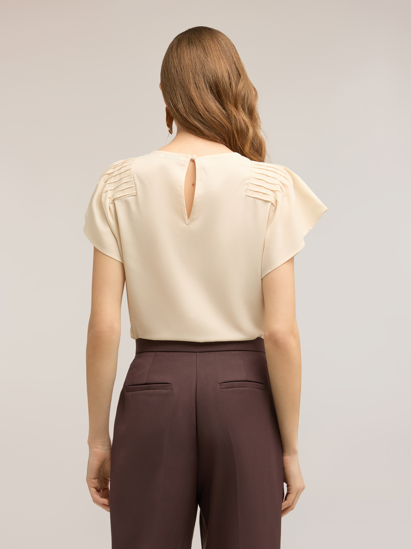 Blusa in cr&ecirc;pe de chine con pieghe image number 2