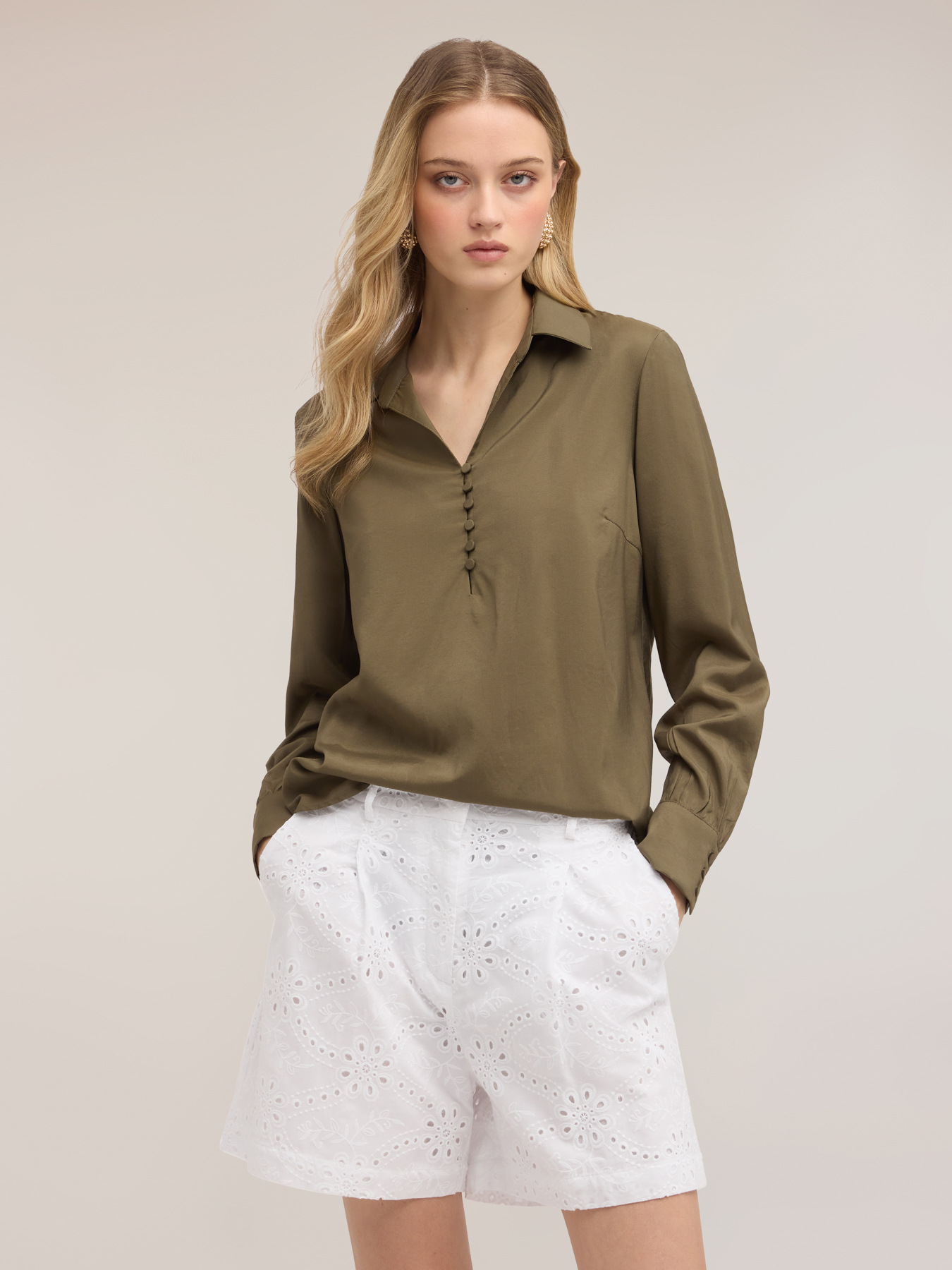Blusa in raso con colletto image number 1