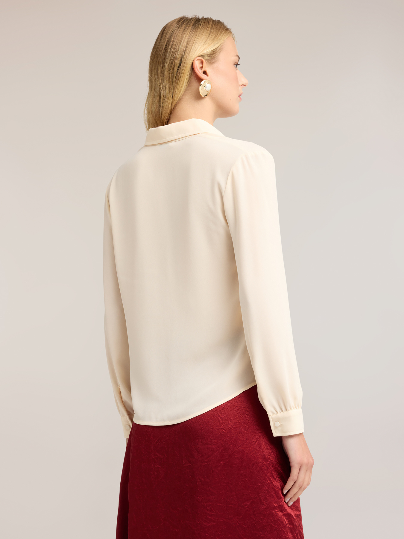 Camicia in cr&ecirc;pe de chine con colletto classico image number 1