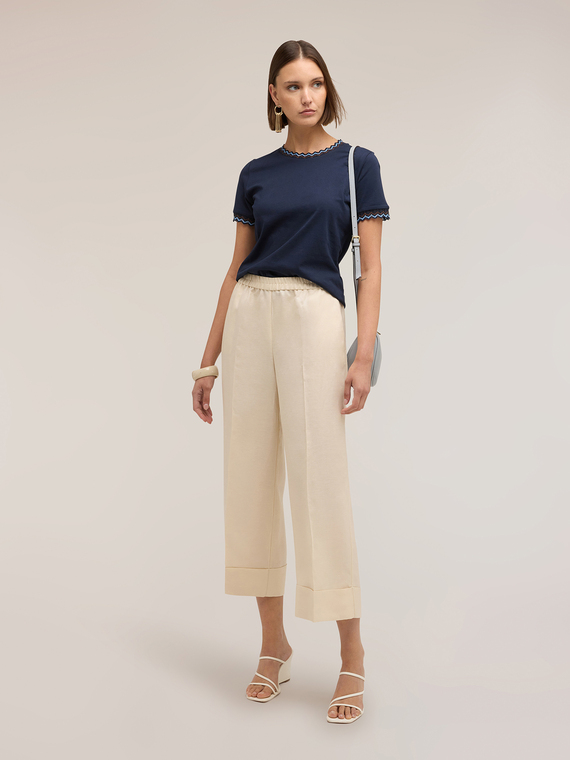 T-shirt con bordi in maglia