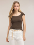 T-shirt con scollo a barchetta image number 3