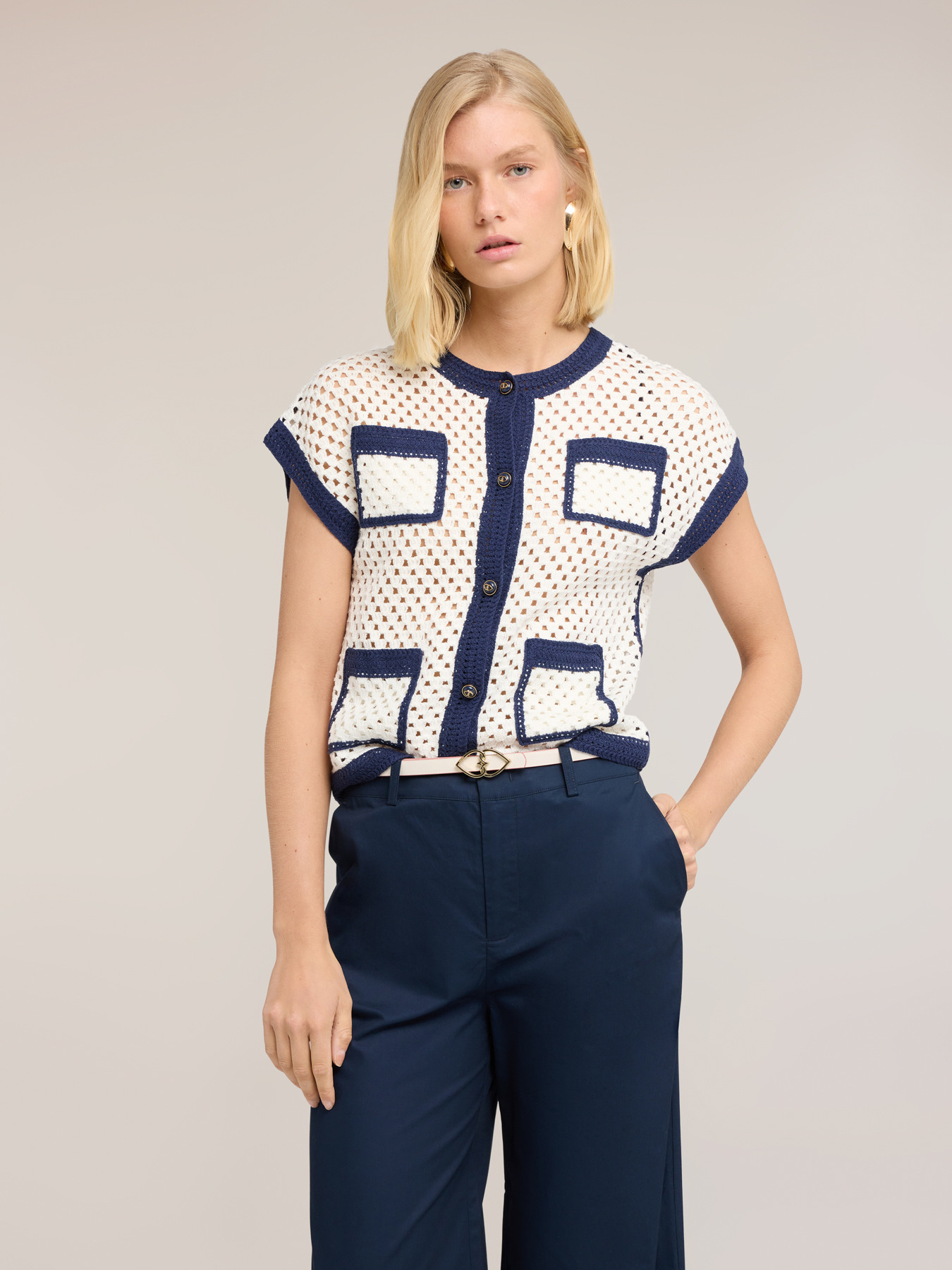 Cardigan in maglia traforata con tasche image number 1