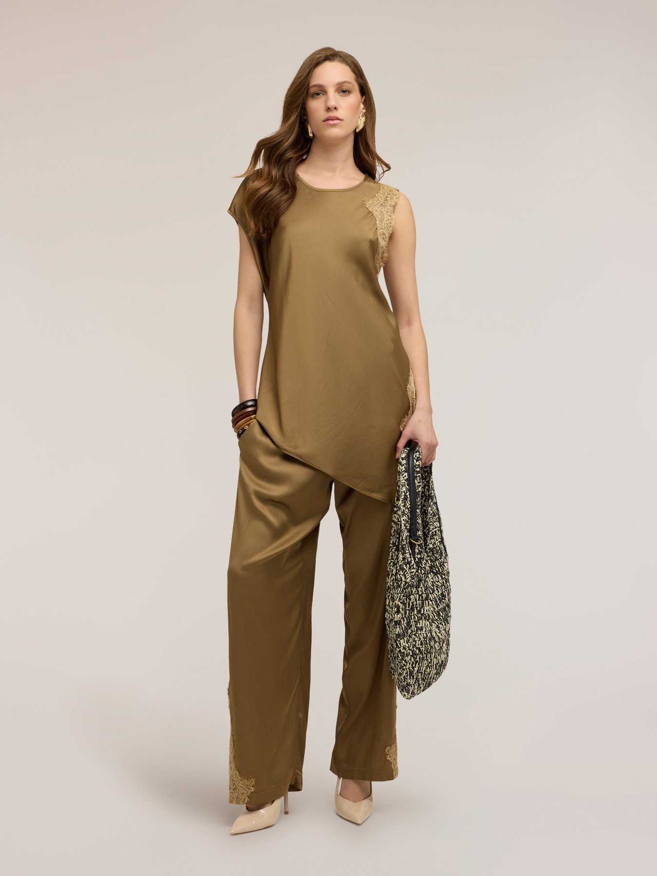 Blusa asimmetrica in raso con pizzo image number 2