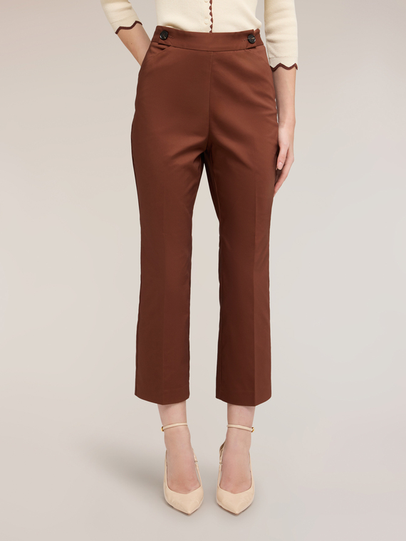 Pantaloni kick flare in cotone tecnico