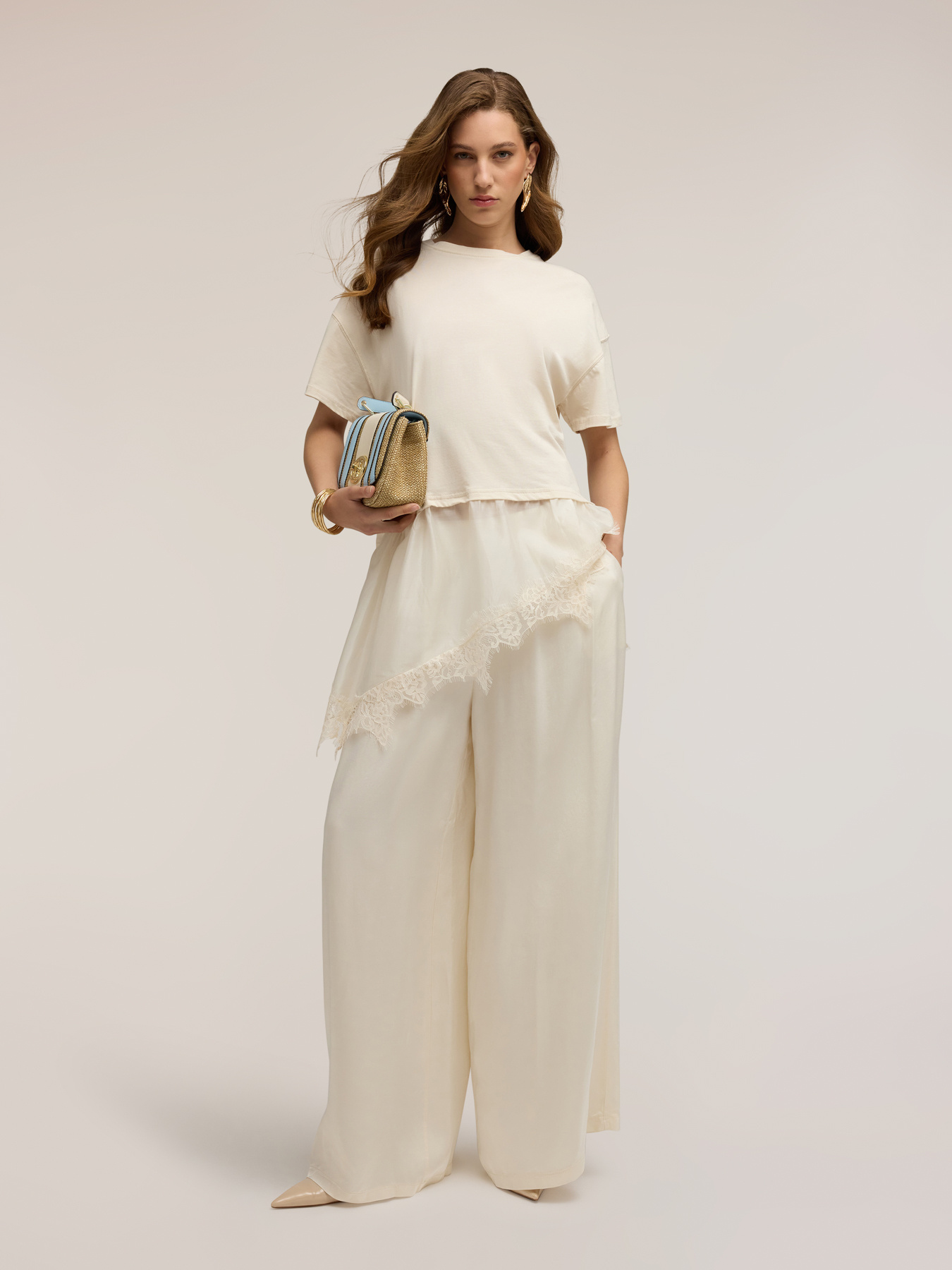 T-shirt con inserto in pizzo image number 4
