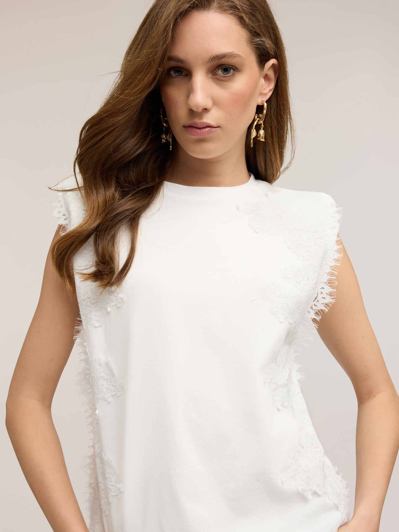 T-shirt con inserti in pizzo image number 2