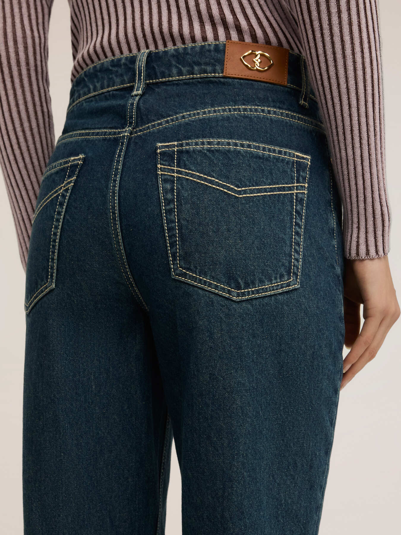 Jeans cropped con risvolto image number 3