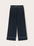 Pantaloni cropped con profili in contrasto image number 4