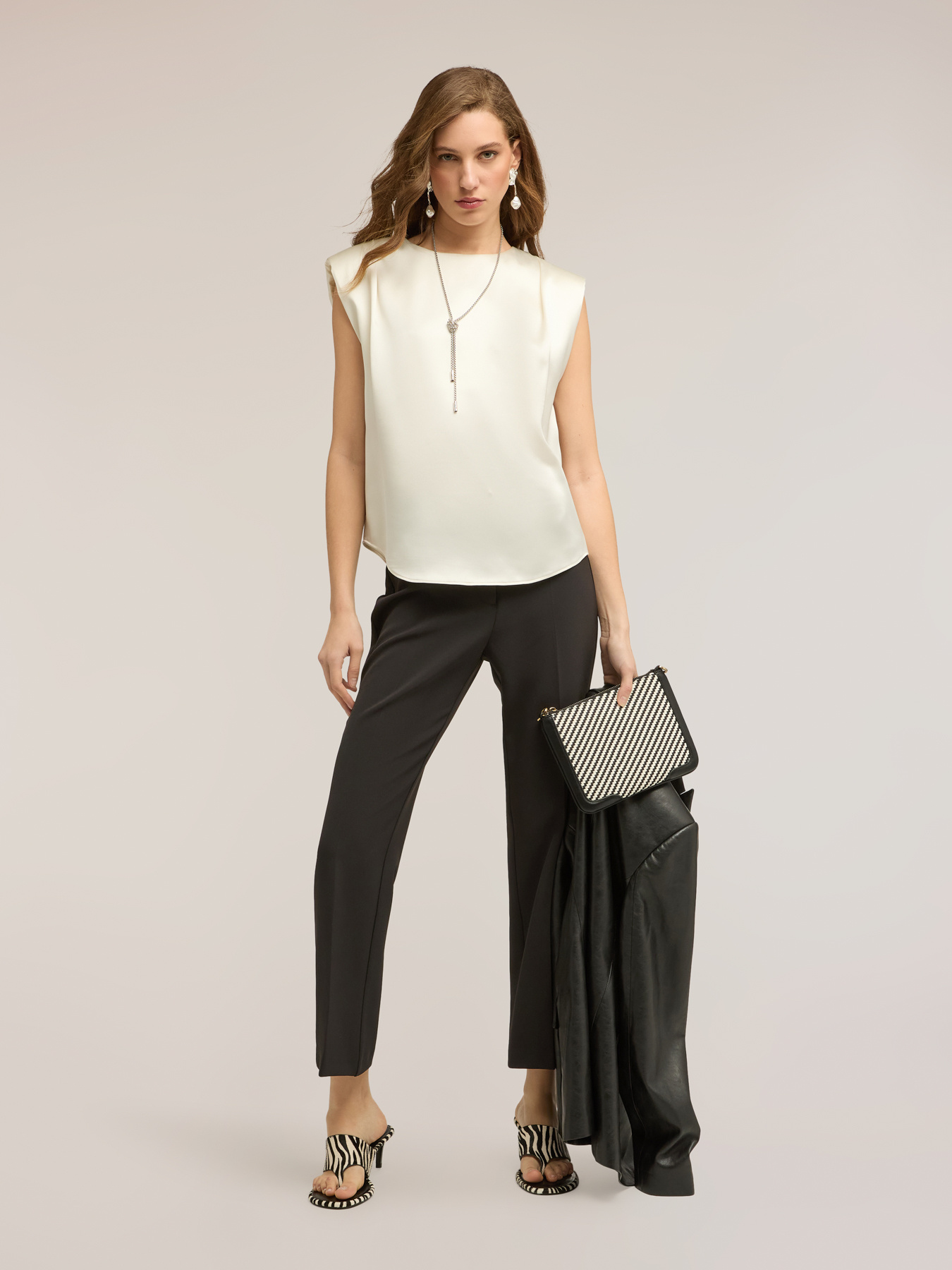 Blusa in raso con spalline image number 0