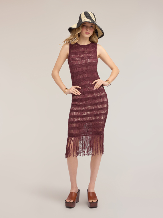 Vestito tubino in maglia macram&eacute; con frange