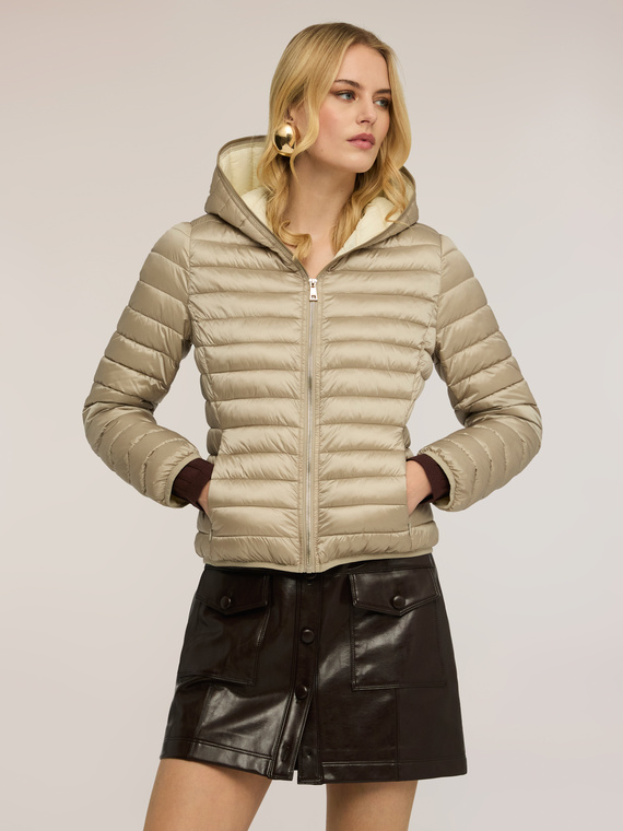 Piumino lightweight con cappuccio