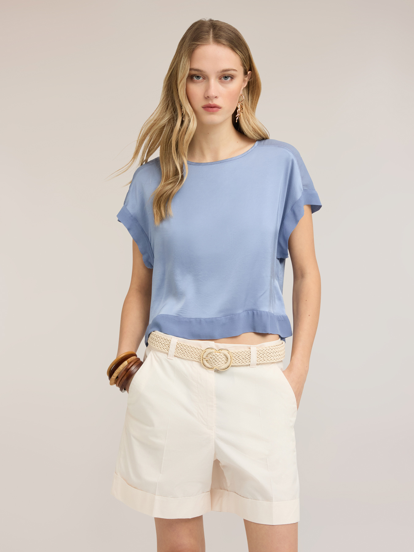 Blusa in raso con scollo a barchetta image number 0
