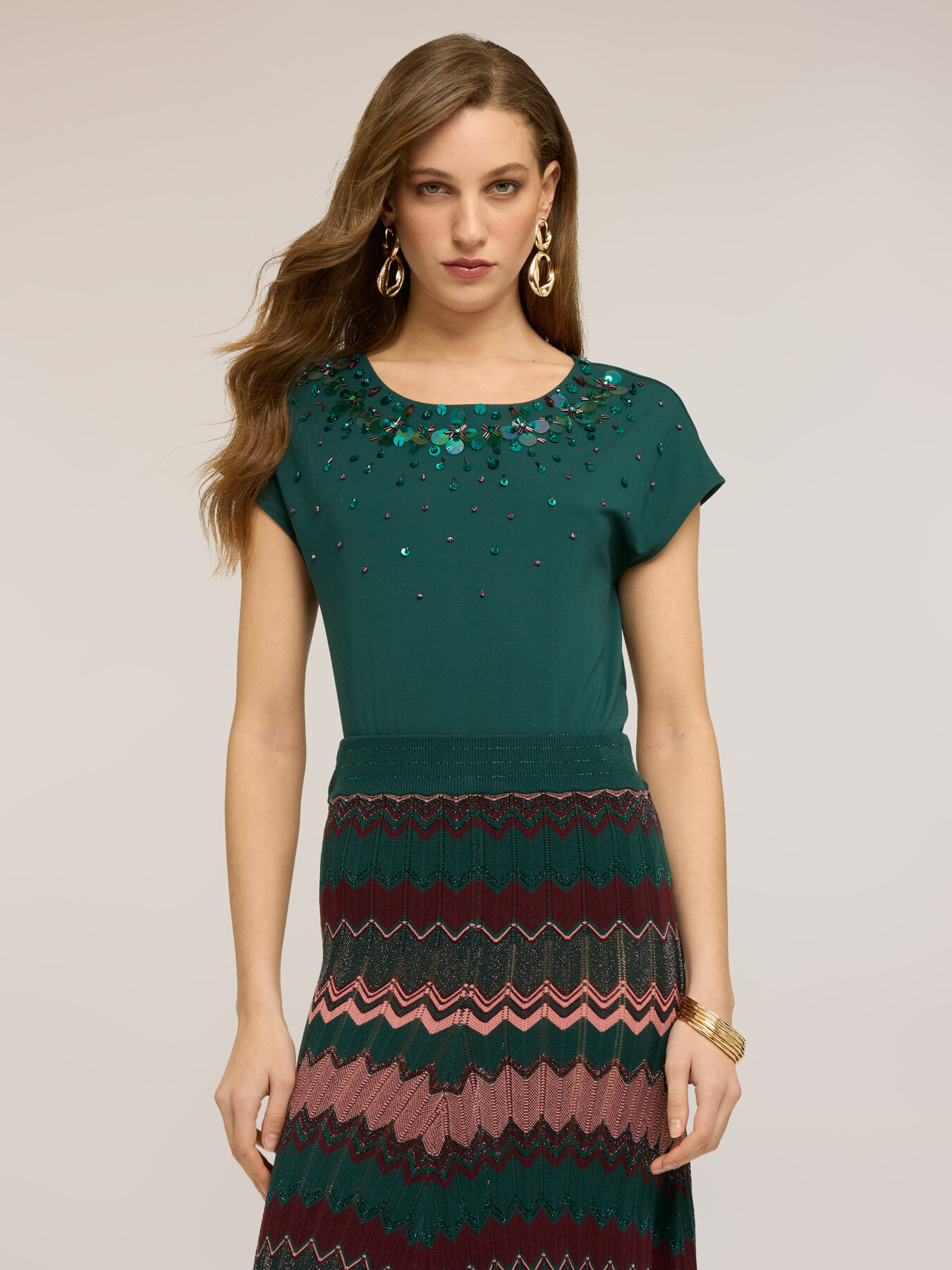T-shirt con ricamo di paillettes image number 3