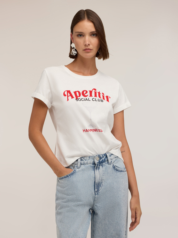 T-shirt con stampa e applicazioni di strass