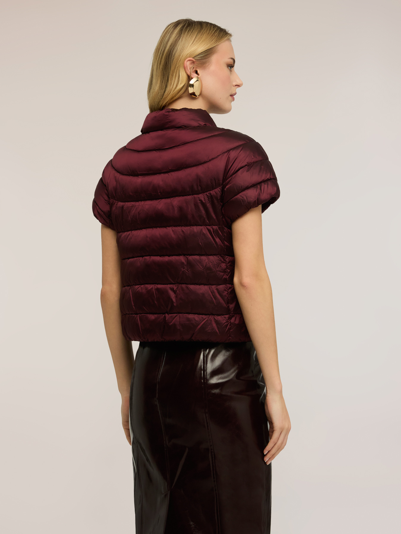 Piumino lightweight a maniche corte image number 1