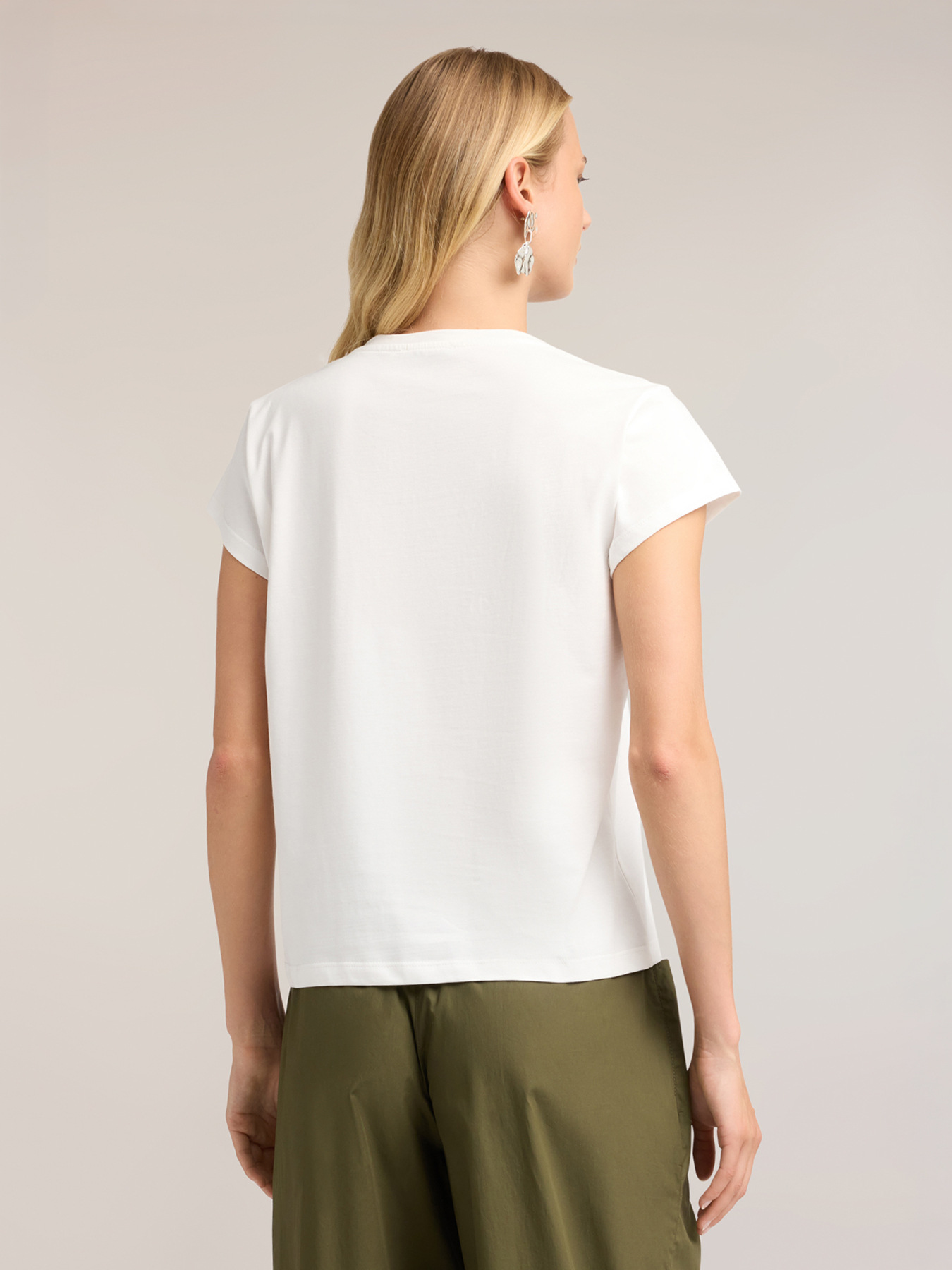 T-shirt con scritta e ricamo di pietre image number 1