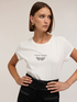 T-shirt con scritta e ali in strass image number 3