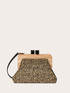 Clutch in rafia intrecciata con chiusura in legno image number 1