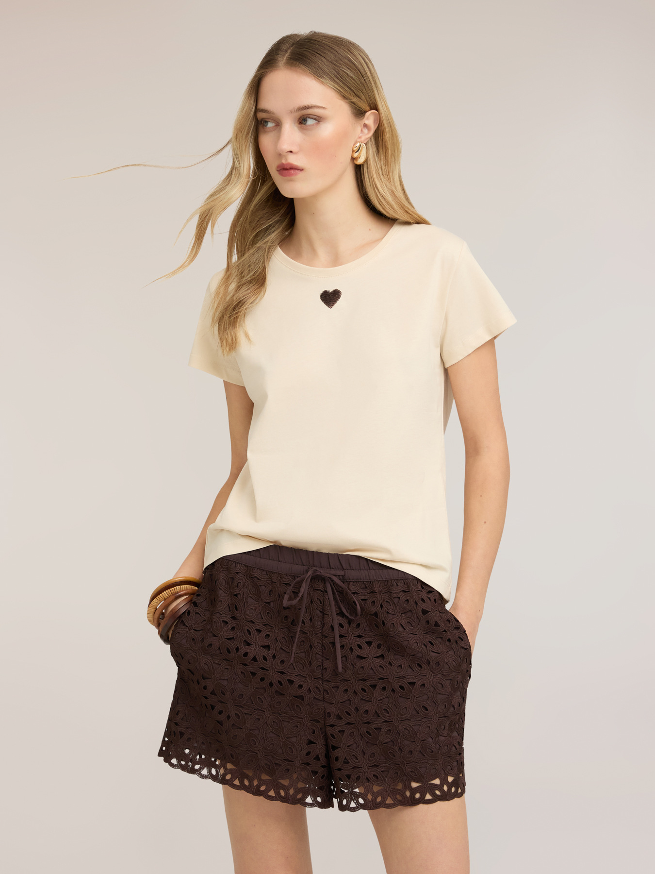 T-shirt in jersey con cuore in paillettes image number 0