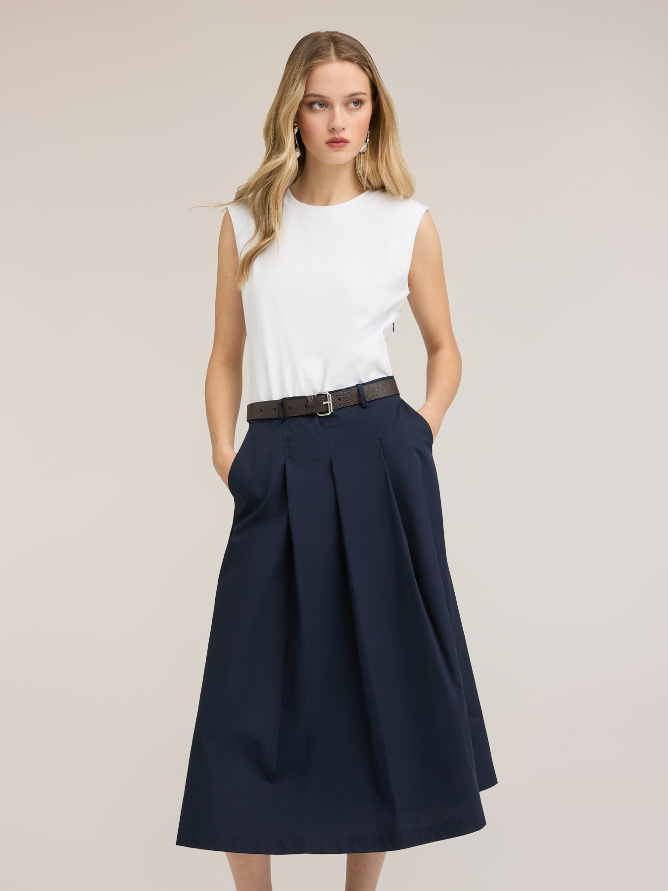 Vestito midi con cintura e gonna in popeline image number 2