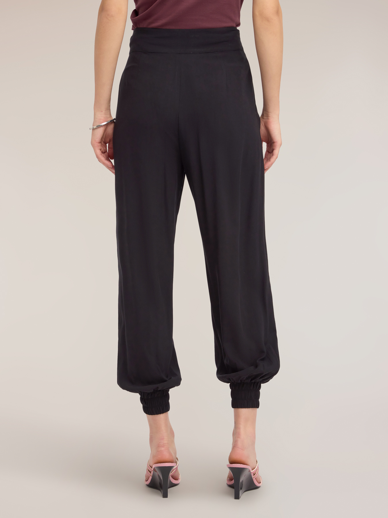 Pantaloni in viscosa con polsini sul fondo image number 1