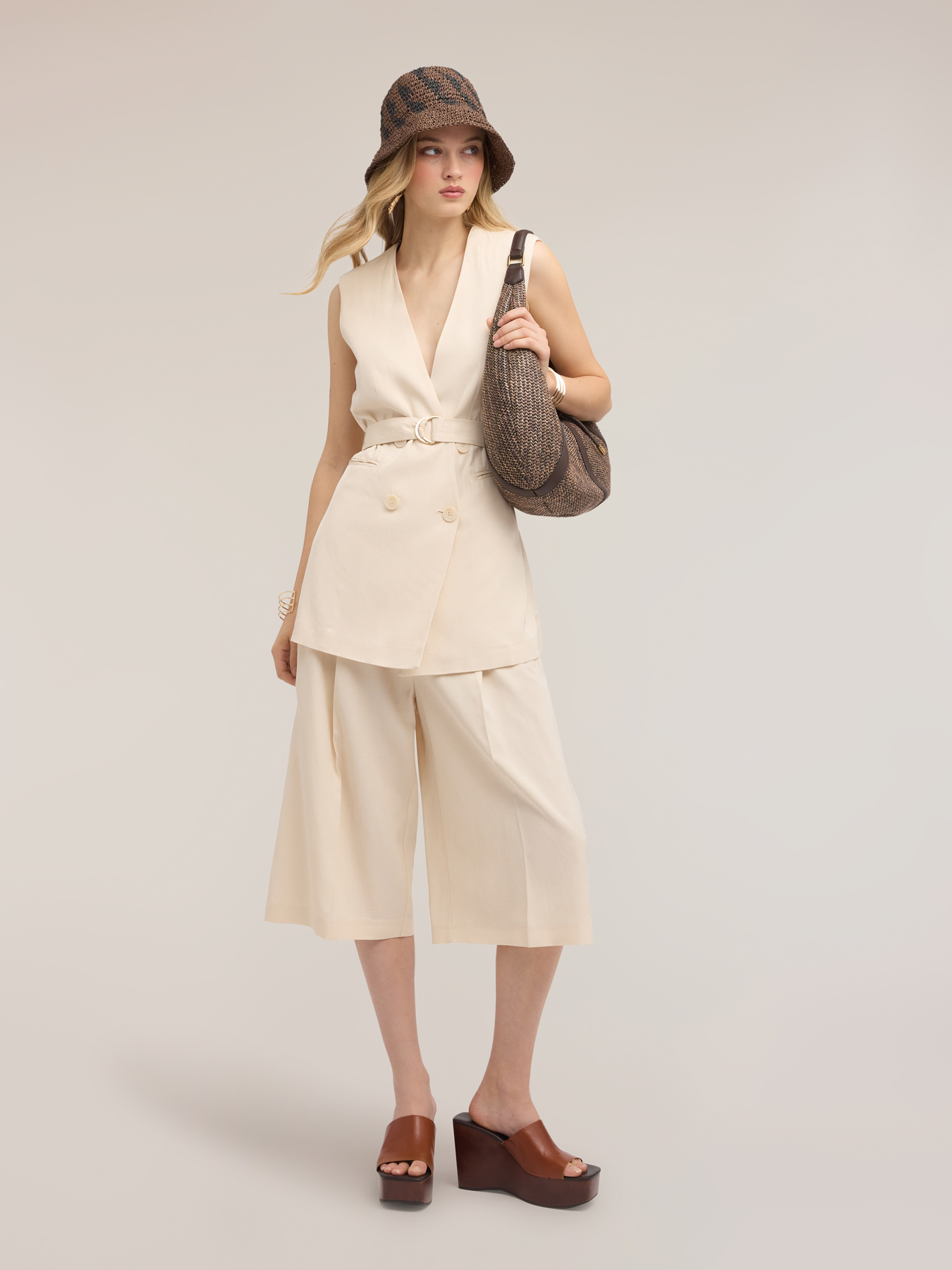 Gilet doppiopetto in misto lino con cintura image number 2