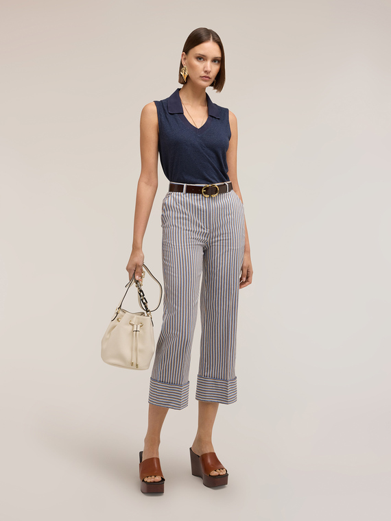 Top scollo a V in misto lino con colletto
