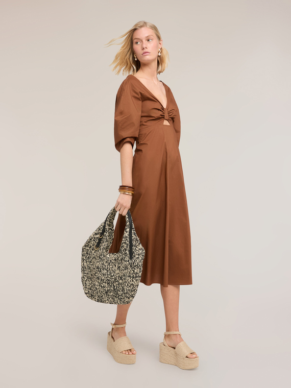 Vestito flare con nodo sulla schiena