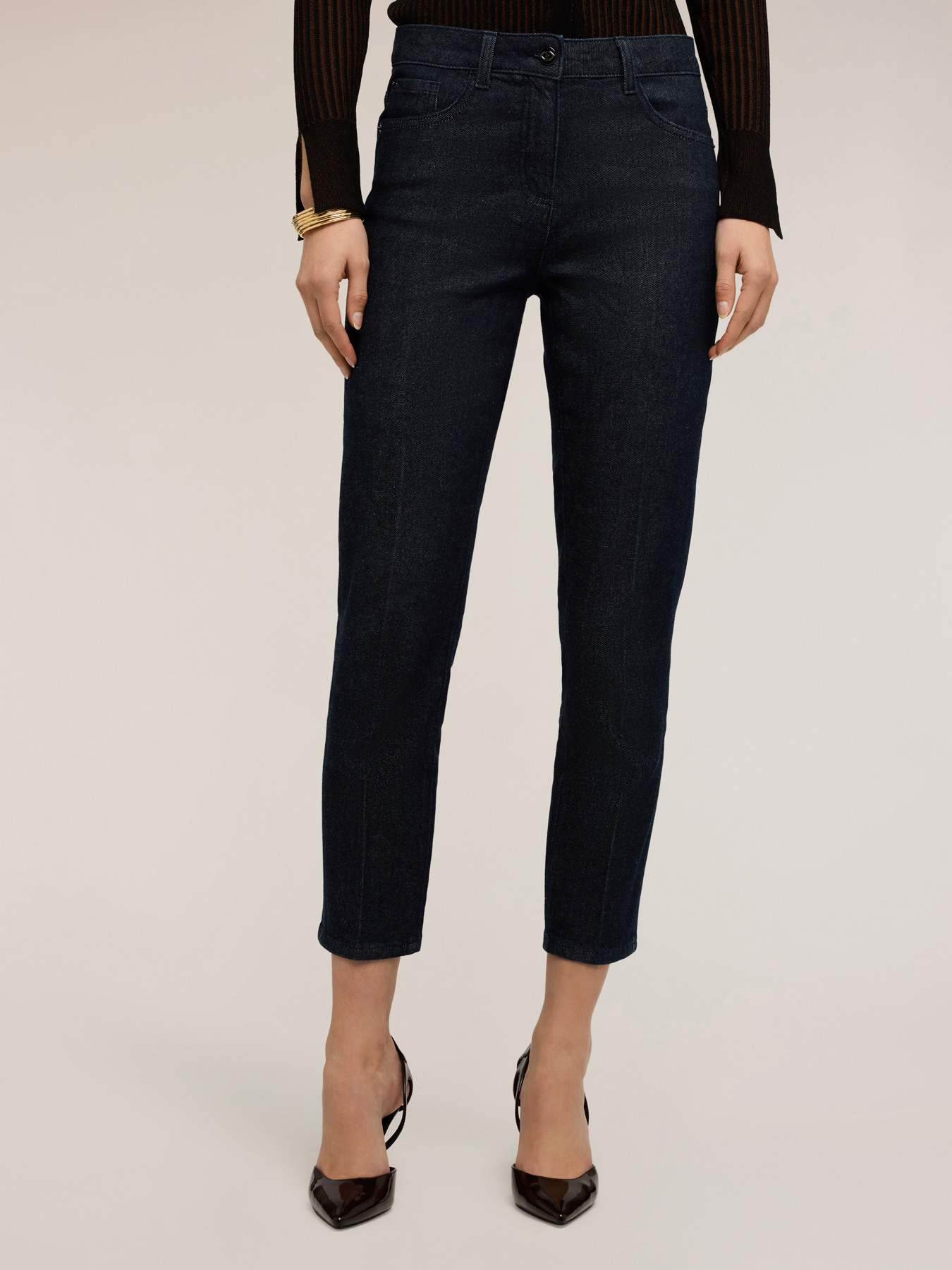Jeans carrot fit in denim image number 0