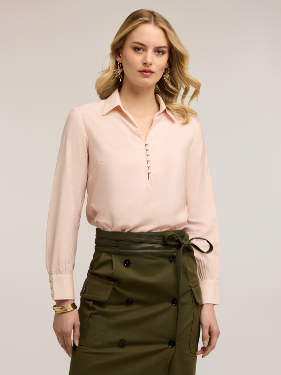 Blusa in raso con colletto