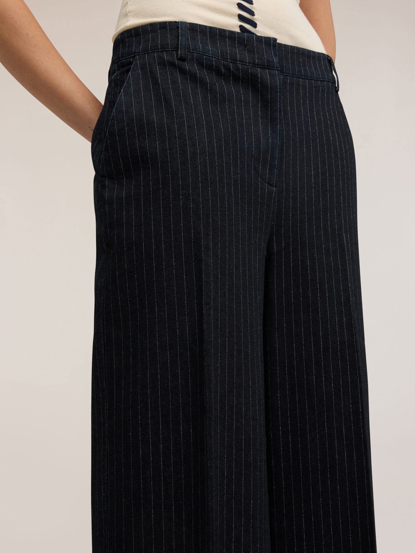 Jeans palazzo gessati in denim image number 3