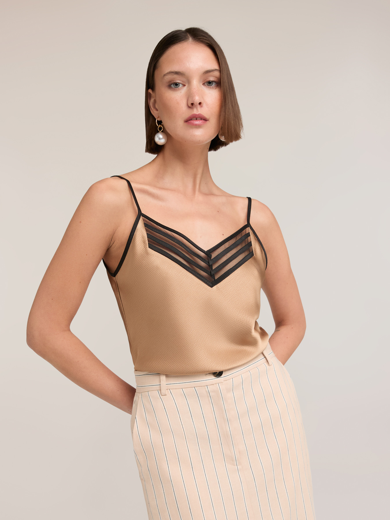 Top in raso con bordo in tulle image number 3
