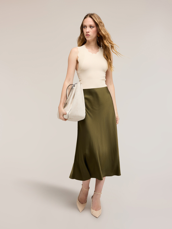 Maglia con smerlatura e cut-out posteriore