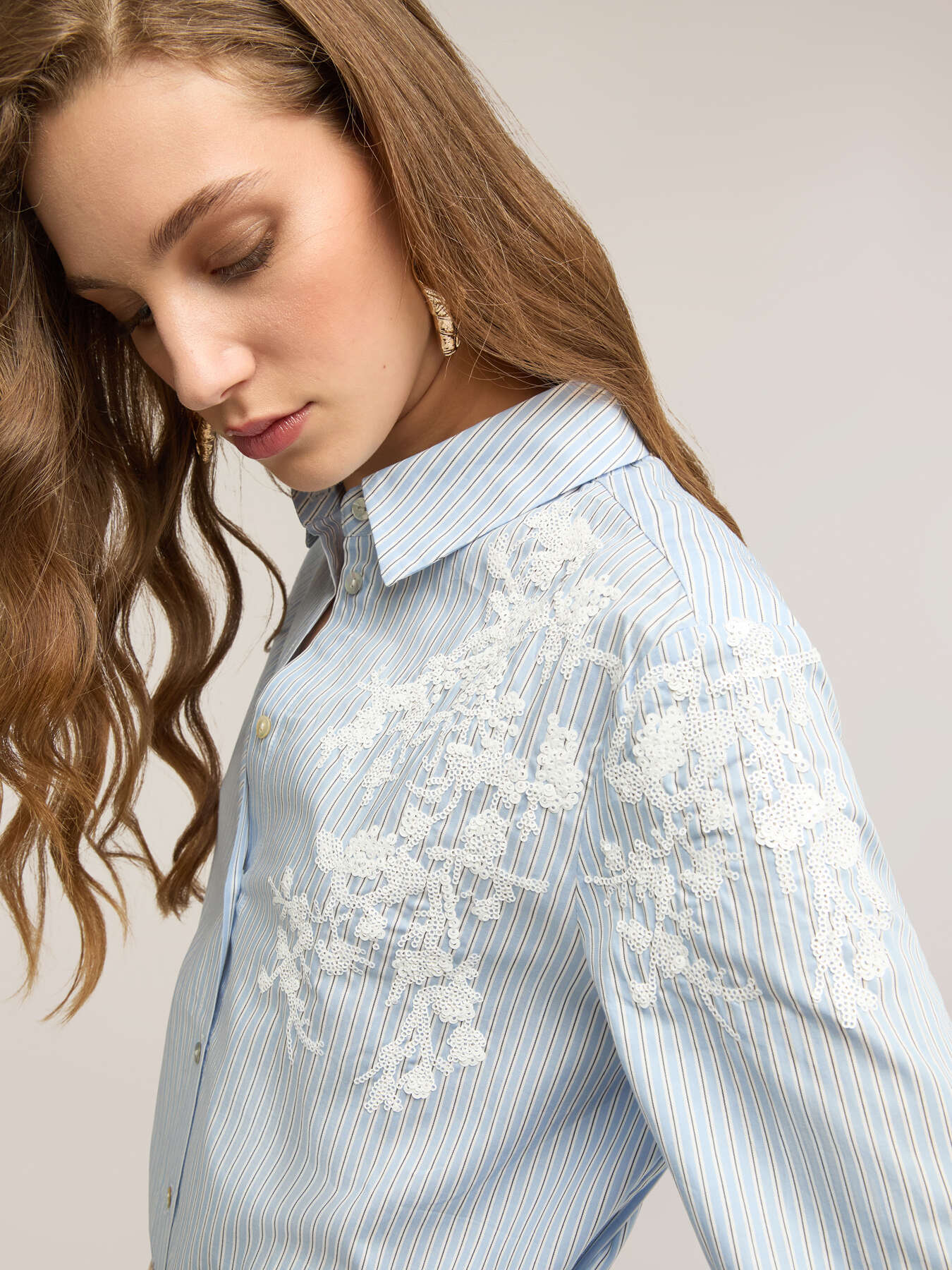 Camicia a righe con ricamo floreale image number 1