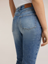 Jeans capri con spacco image number 3