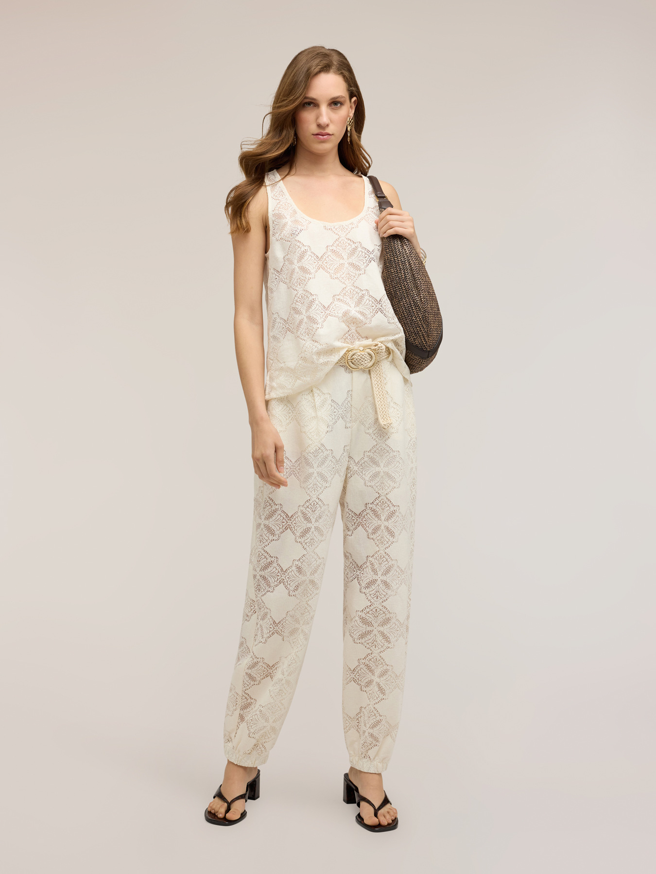 Pantaloni jogging in pizzo image number 2