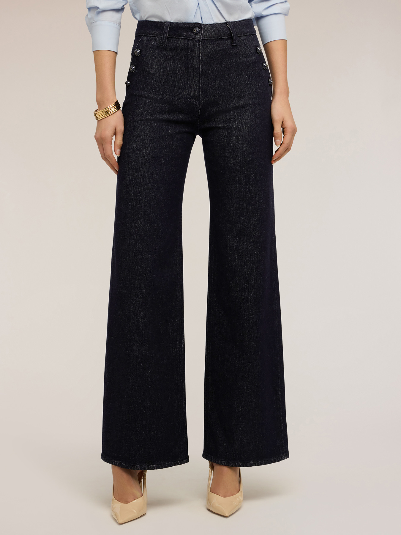 Jeans palazzo con bottoni decorativi image number 2