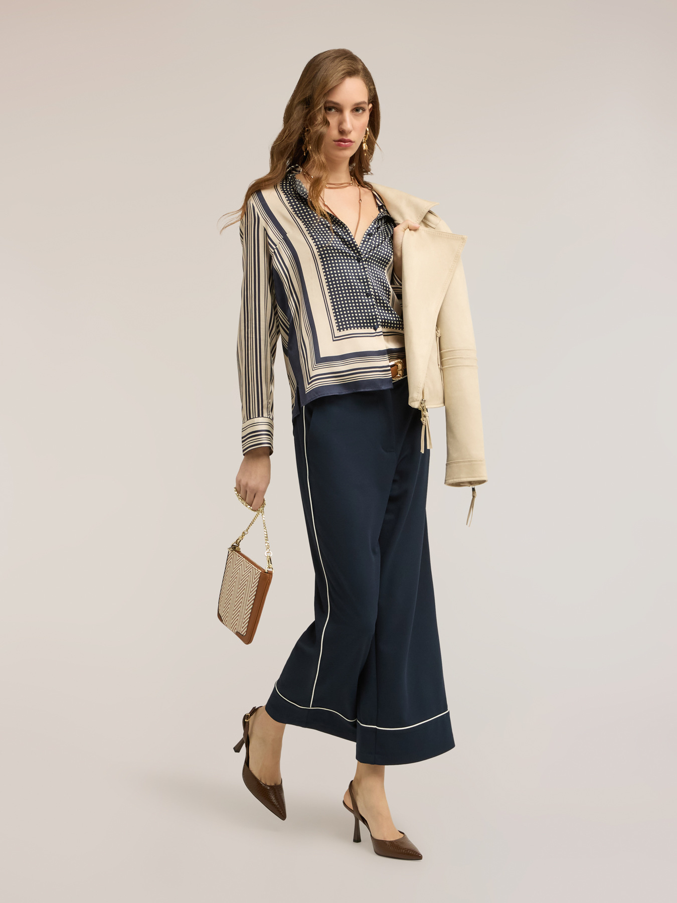 Camicia in raso fantasia foulard image number 2