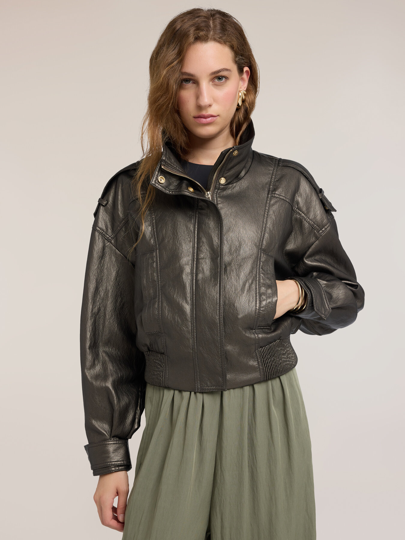 Giubbotto bomber corto crinkle con collo alto image number 0