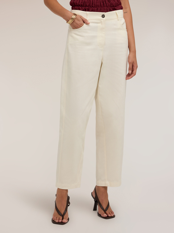 Pantaloni cropped barrel leg in drill di cotone