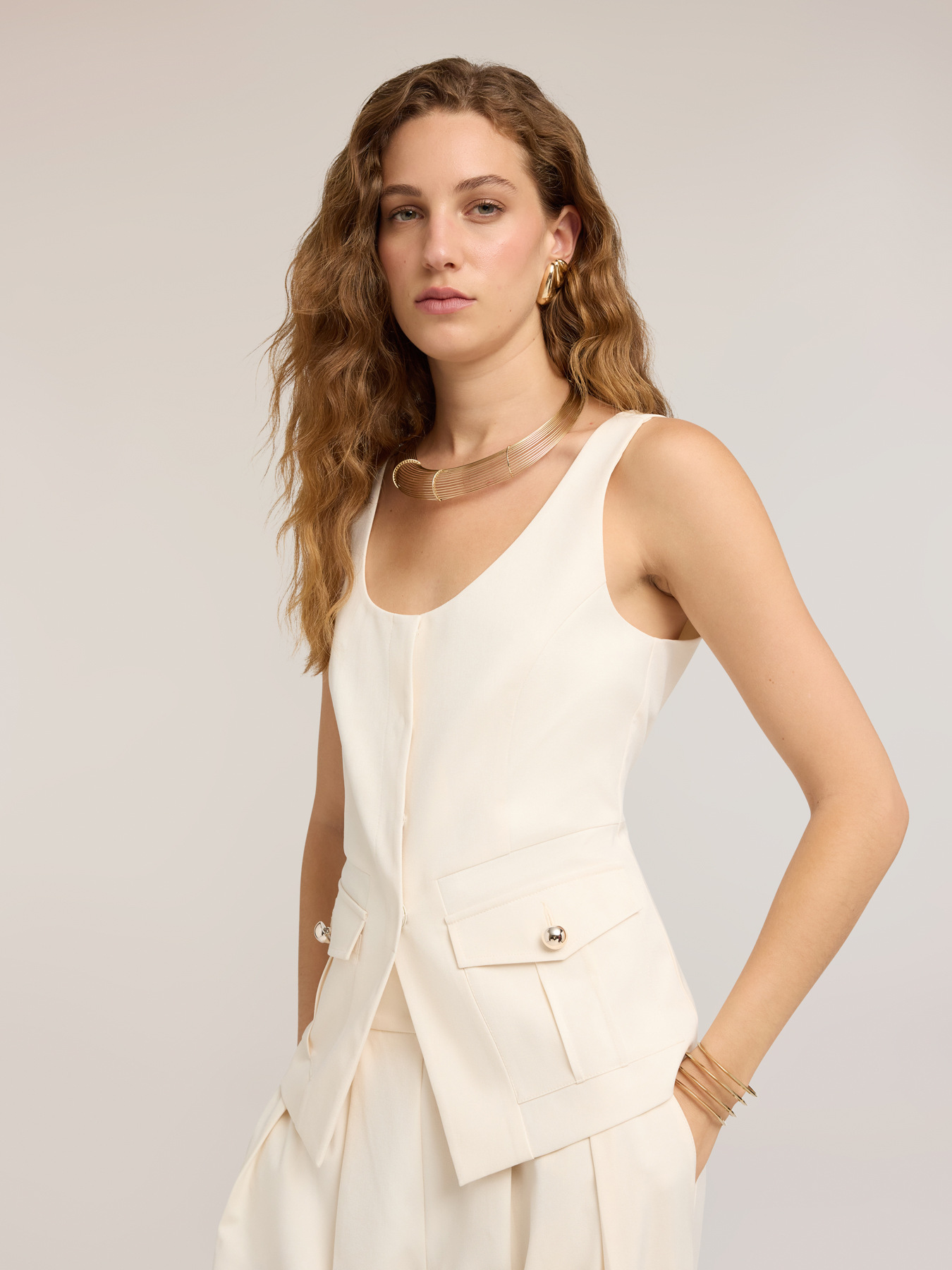Gilet fitted con bottoni image number 0