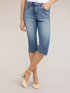 Jeans capri con spacco image number 2