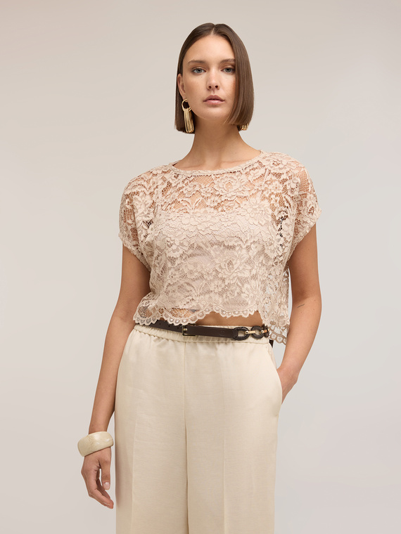 Blusa corta in pizzo