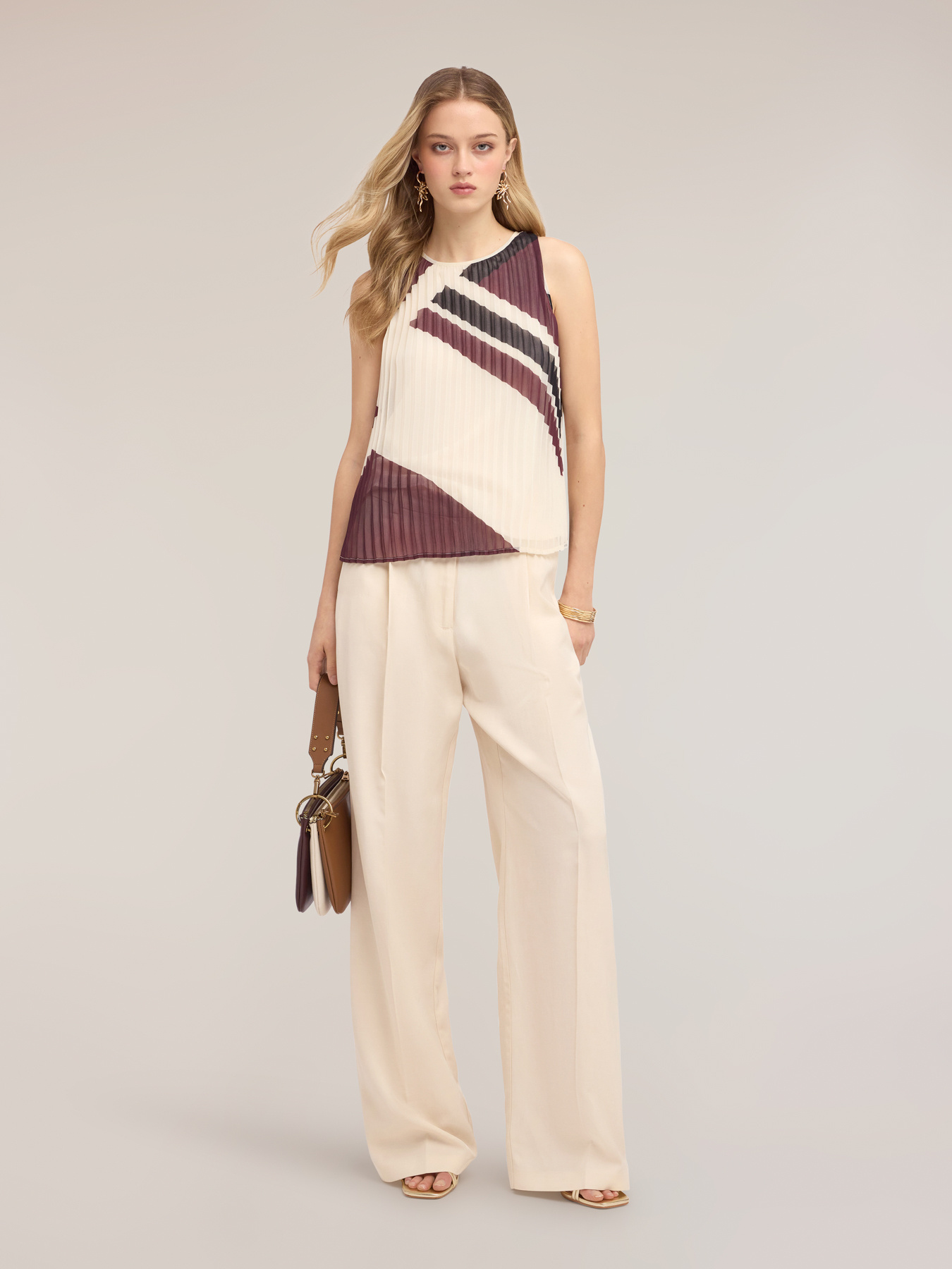 Top pliss&eacute; in georgette con stampa image number 2