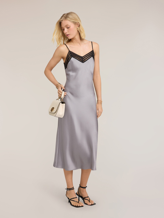 Vestito lungo in raso con bordo in tulle