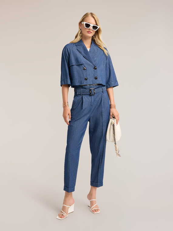 Jeans carrot con cintura intrecciata